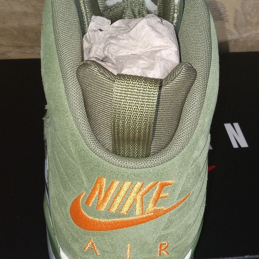 Jordan Men's Green Sneakers - Picture 4 of 8